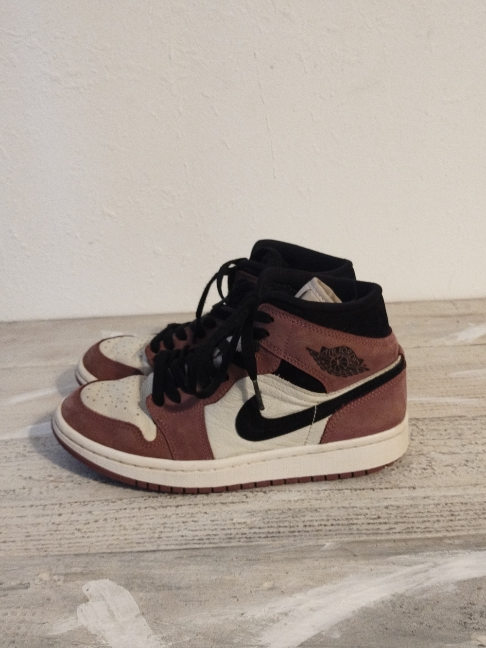 Nike Air Jordan 1 Mid SE Light Mulberry Shoes U.S.AWomens Size 6 Pink DC7267-500